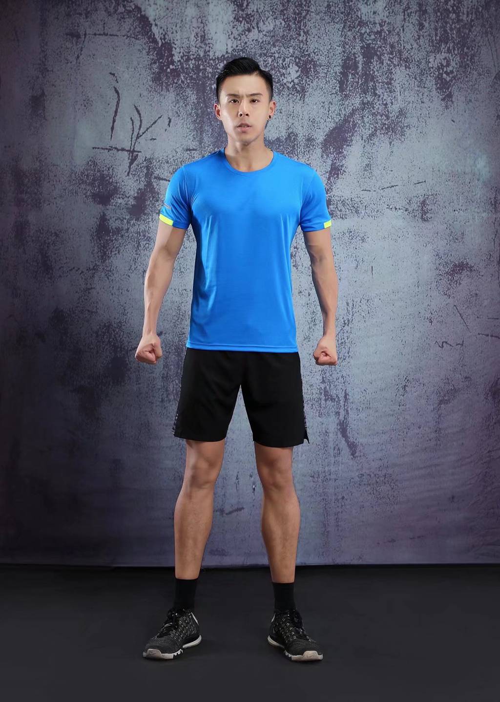 春夏新品 圓領(lǐng)短袖T恤 時尚運動文化衫 湖藍色