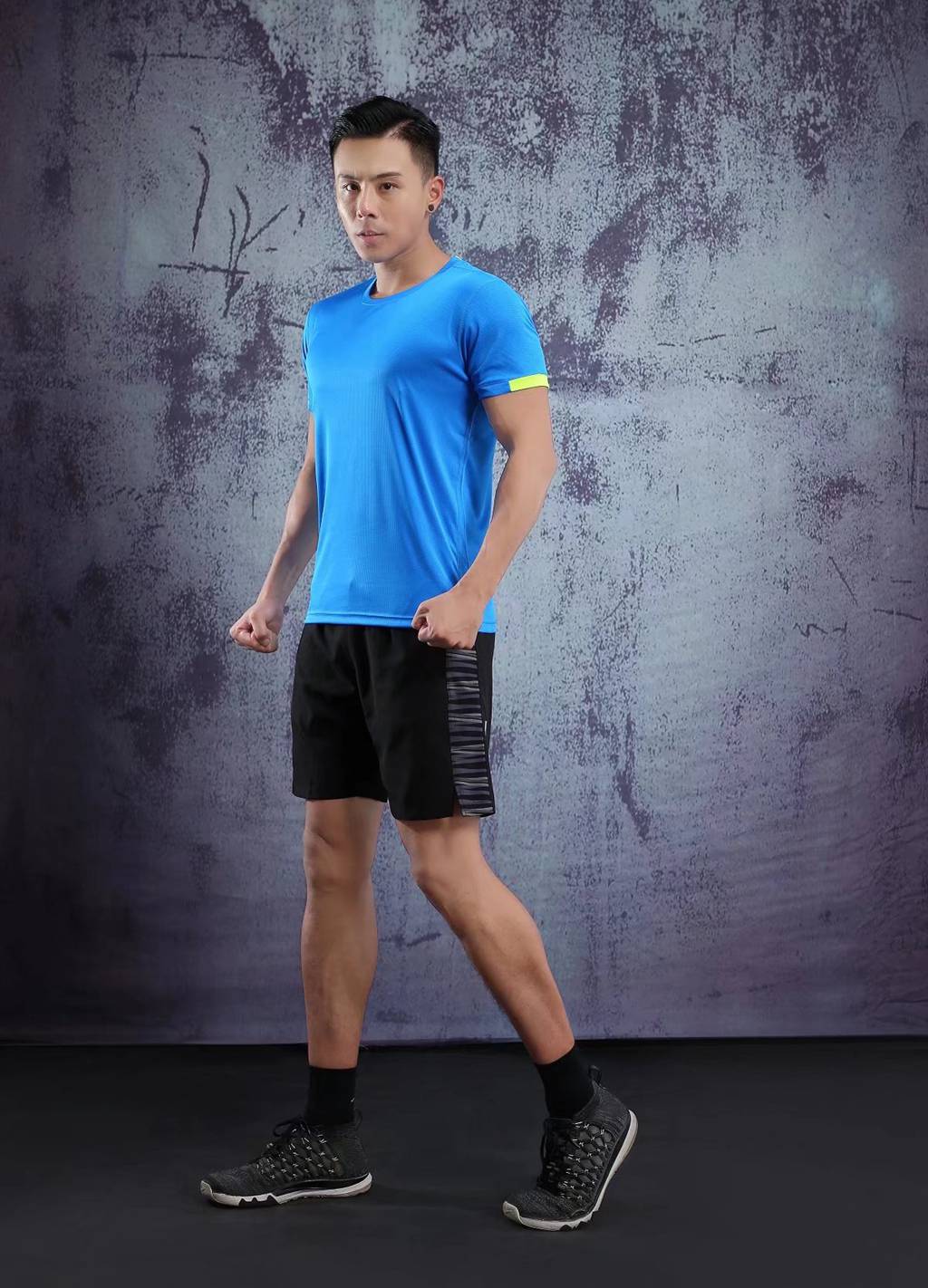 春夏新品 圓領(lǐng)短袖T恤 時尚運動文化衫 湖藍色