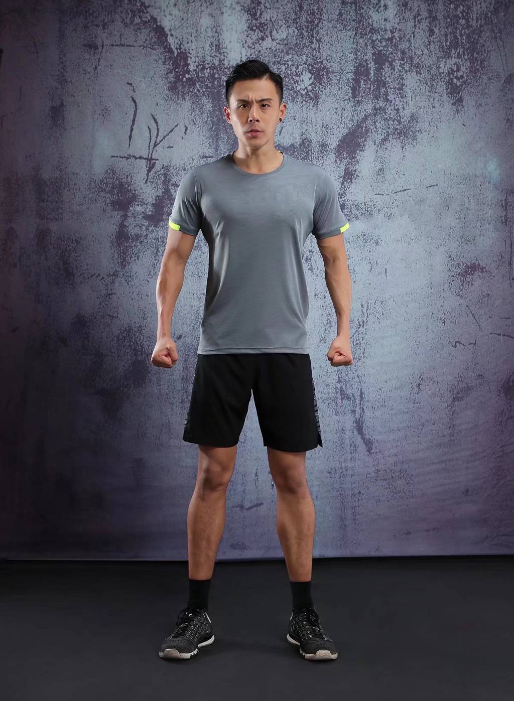 春夏新品 圓領(lǐng)短袖T恤 時尚運動文化衫 深灰色