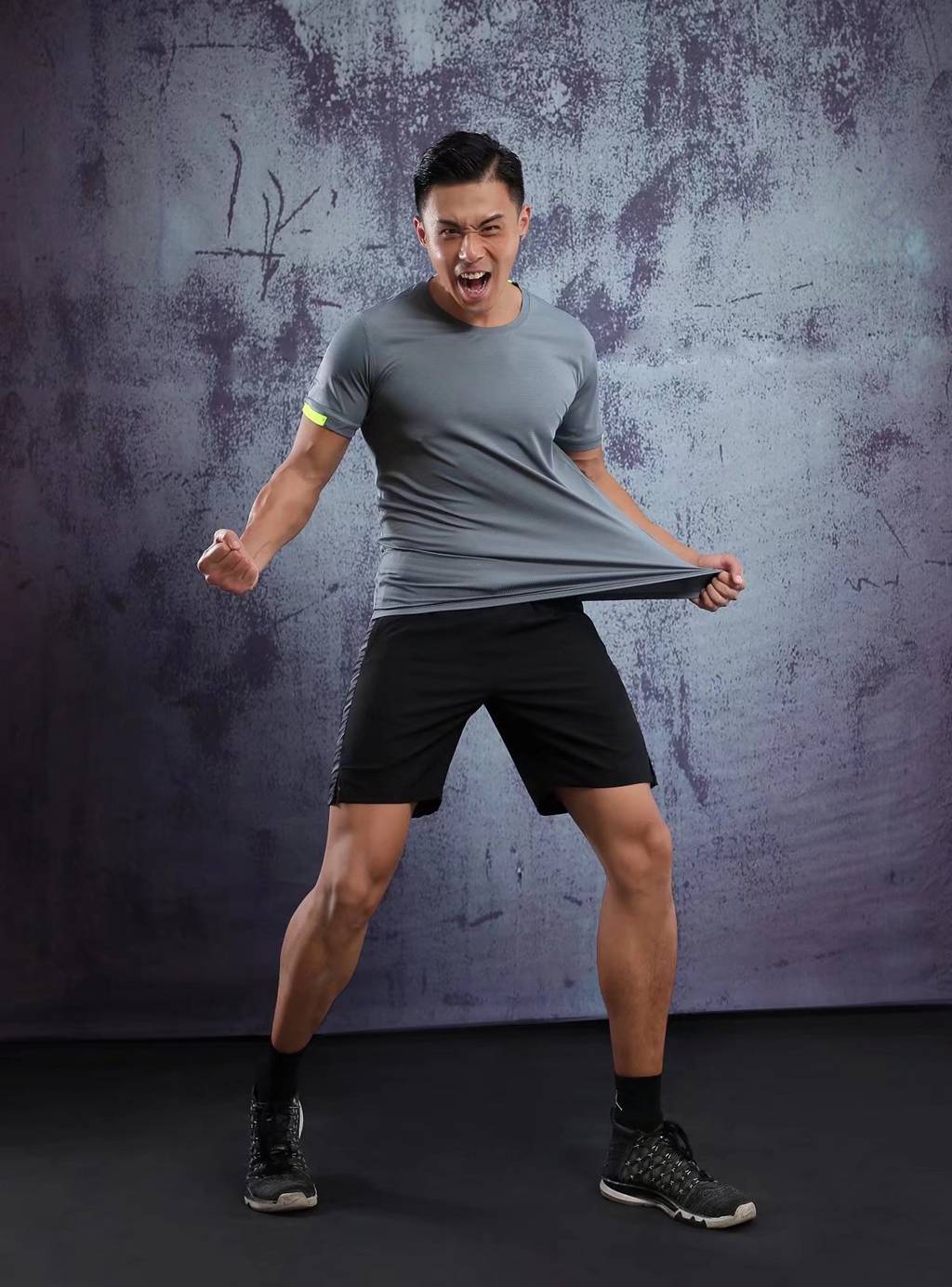 春夏新品 圓領(lǐng)短袖T恤 時尚運動文化衫 深灰色